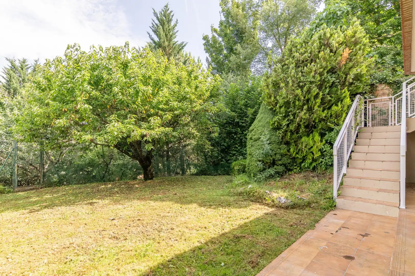 Garten von Einfamilien-Reihenhaus zum Verkauf in Valle de Egüés / Eguesibar mit Klimaanlage, Heizung und Privatgarten