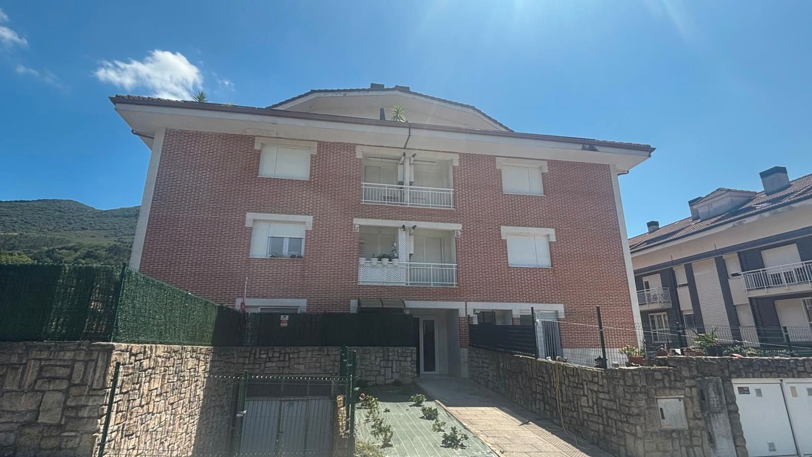 Vista exterior de Pis en venda en Ramales de la Victoria amb Calefacció, Moblat i Forn