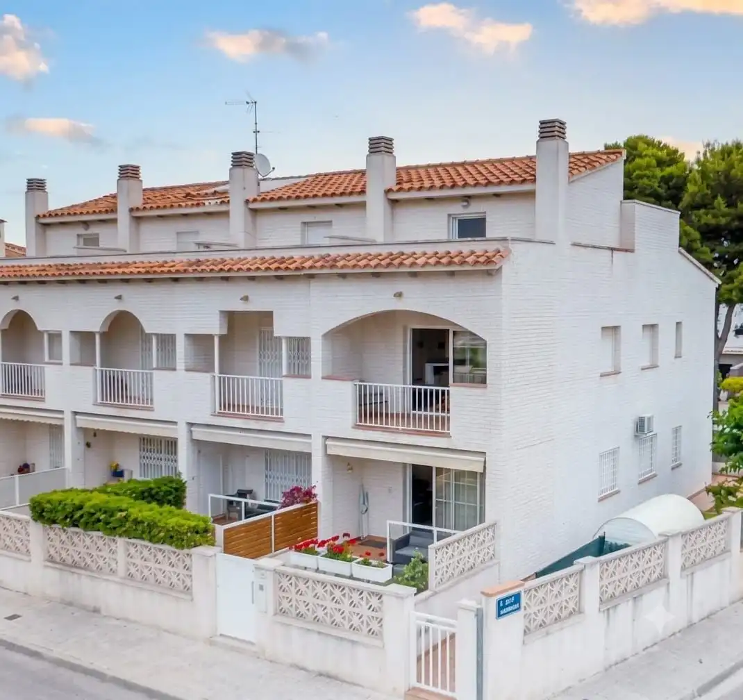 Casa aparellada en venda a El Castell de Cubelles, imagen 4