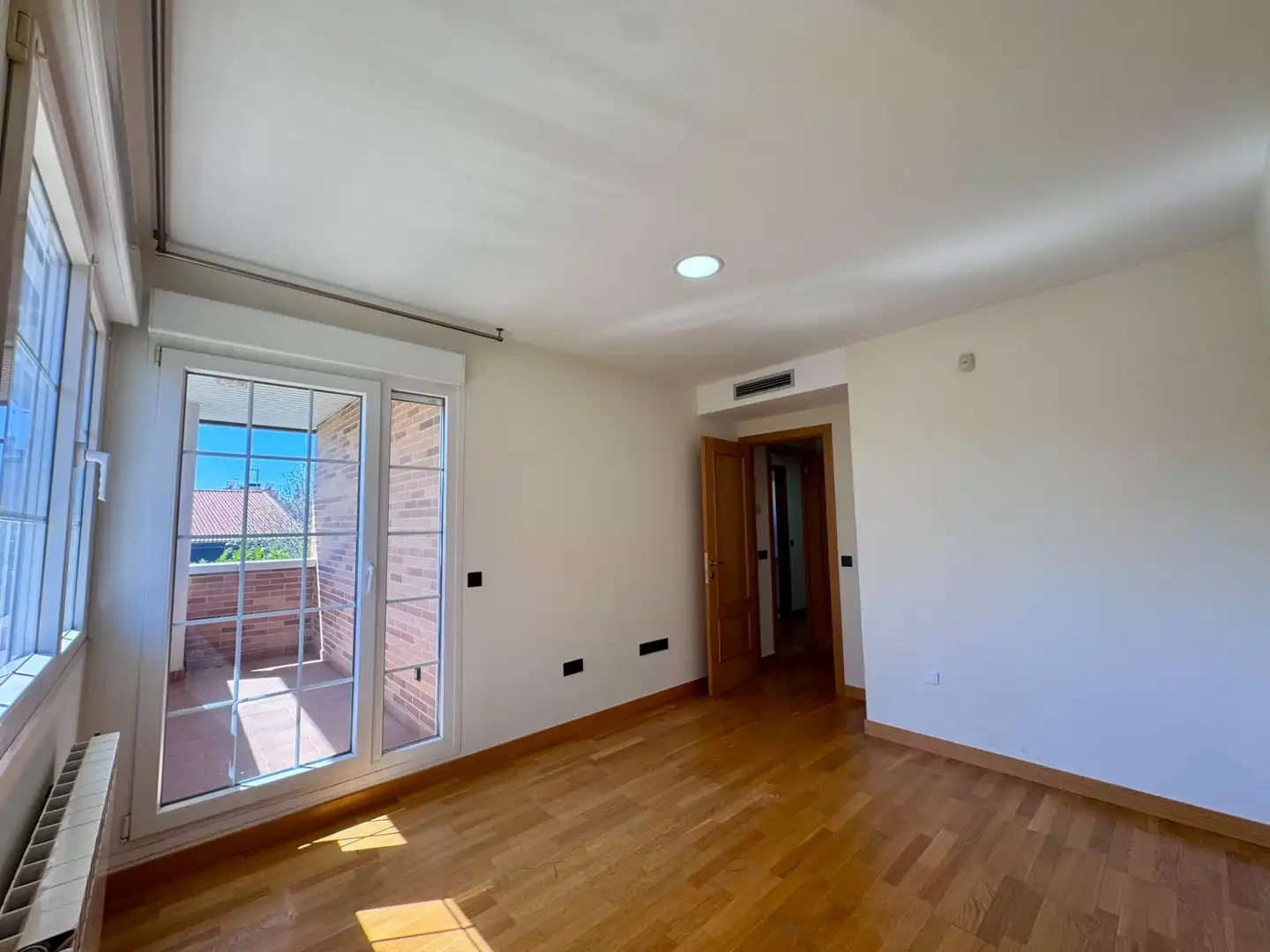 Habitación de Casa adosada en venta en Villanueva de la Cañada con Parquet