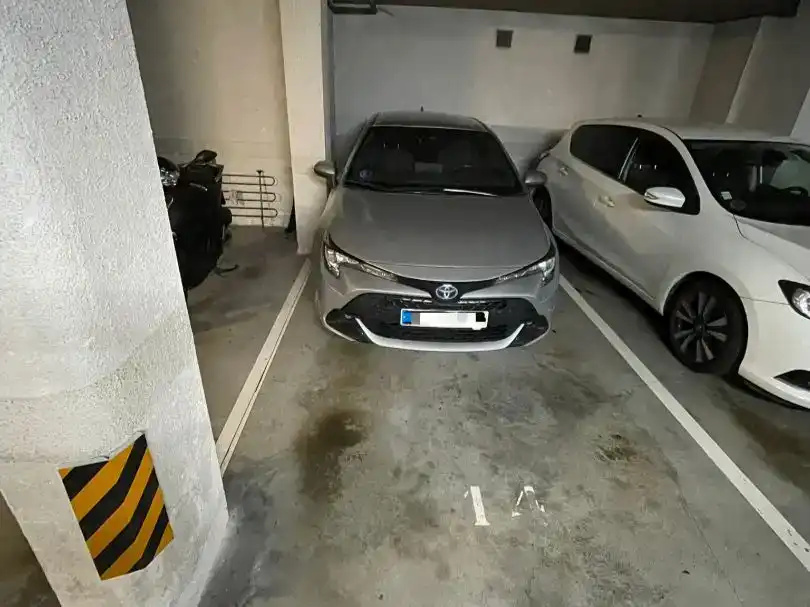 Aparcament de Pis en venda en Donostia - San Sebastián  amb Balcó