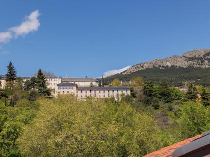 Exterior view of Attic for sale in San Lorenzo de El Escorial  with Heating, Private garden and Terrace