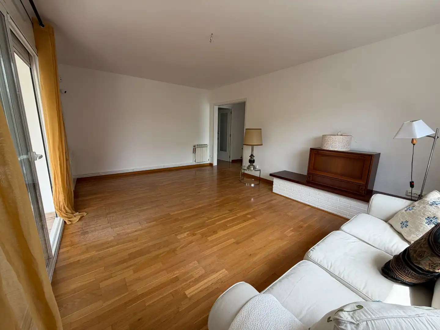 Sala d'estar de Casa o xalet en venda en Castelldefels amb Calefacció, Terrassa i Piscina
