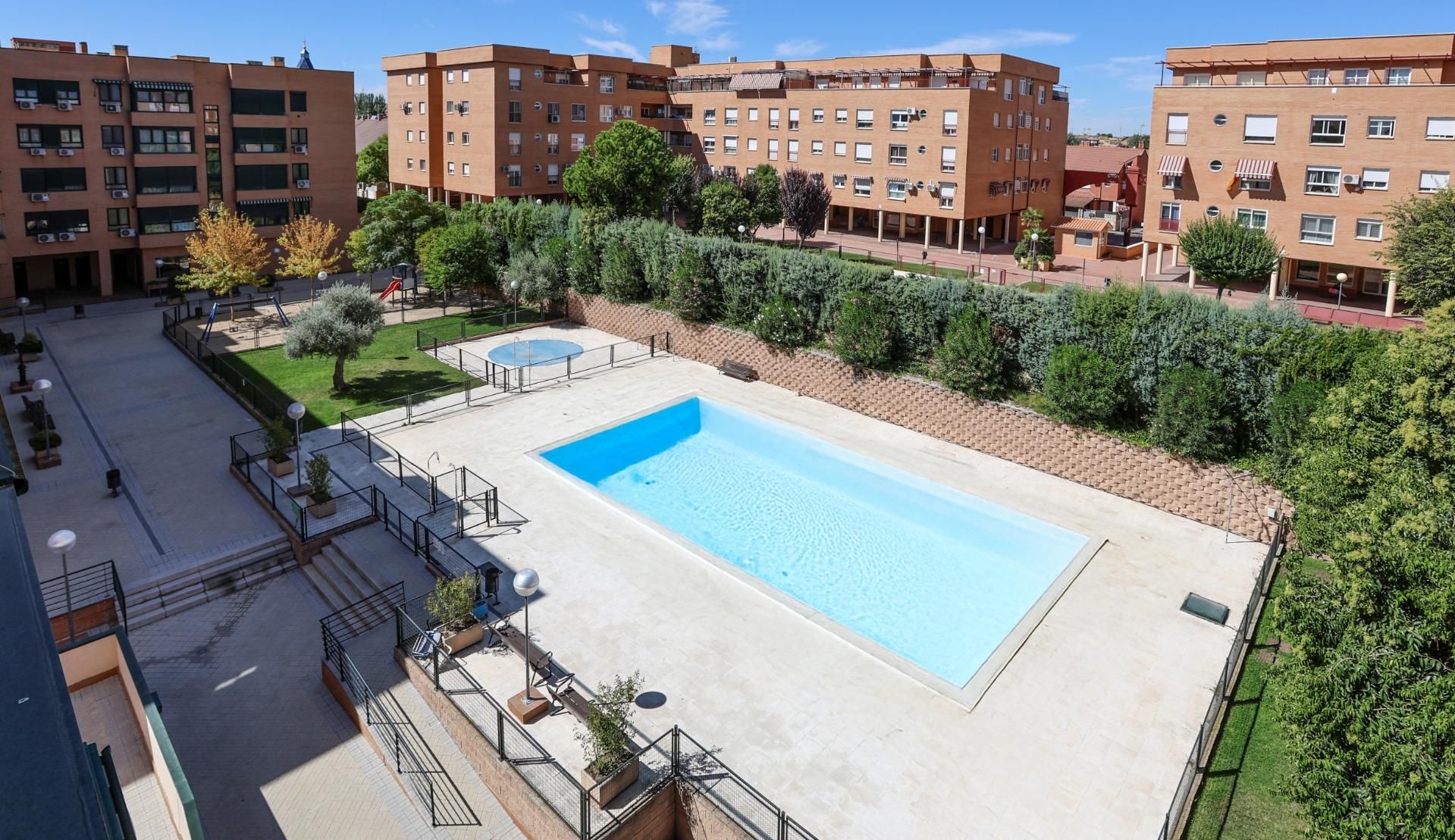 Swimming pool of Flat for sale in Valdemoro  with Air Conditioner, Heating and Storage room