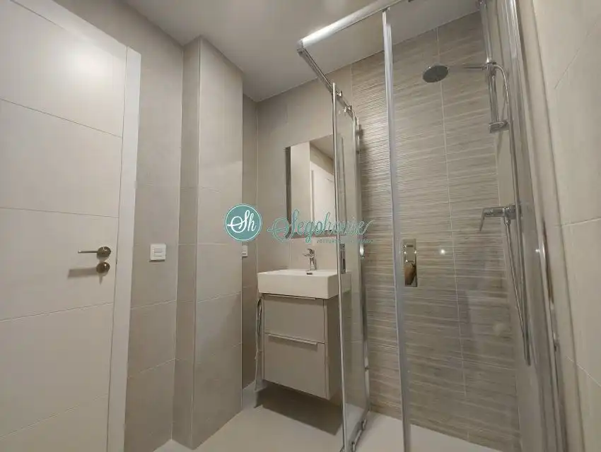 Badezimmer von Wohnung zur Miete in Segovia mit Heizung, Terrasse und Abstellraum