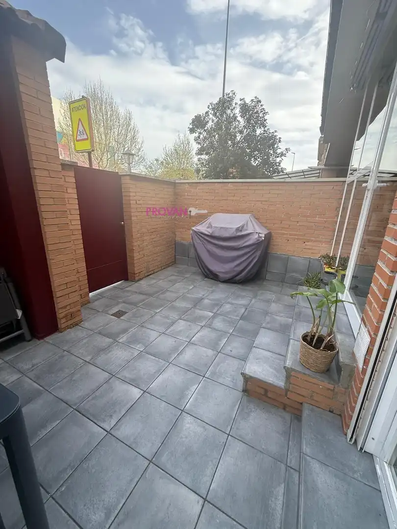Terraza de Casa adosada en venta en Alcalá de Henares con Aire acondicionado, Calefacción y Trastero