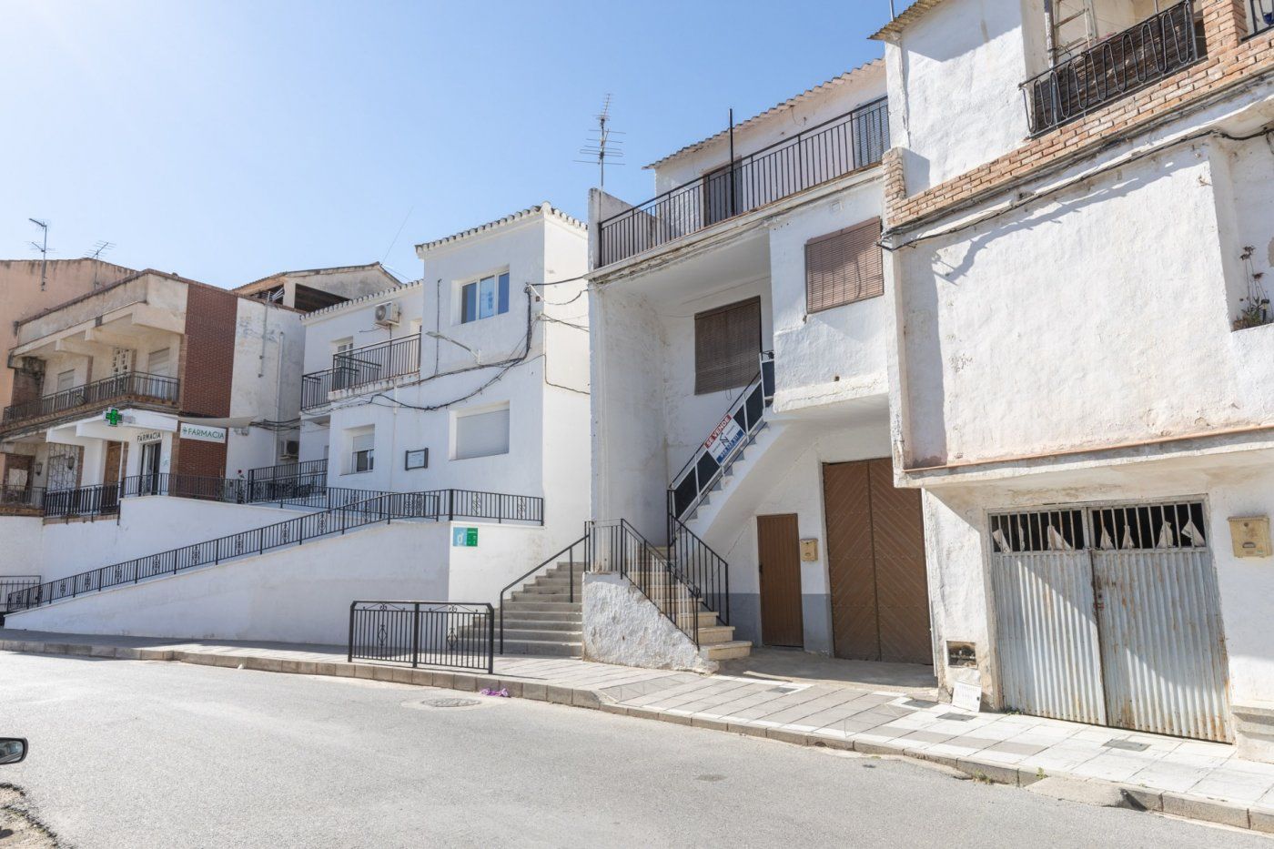 Vista exterior de Casa o xalet en venda en Albuñuelas amb Calefacció, Terrassa i Traster