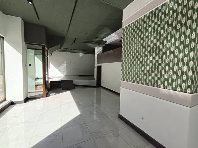 Local comercial en Alquiler en Carretera de Madrid en El Valle - Universidad