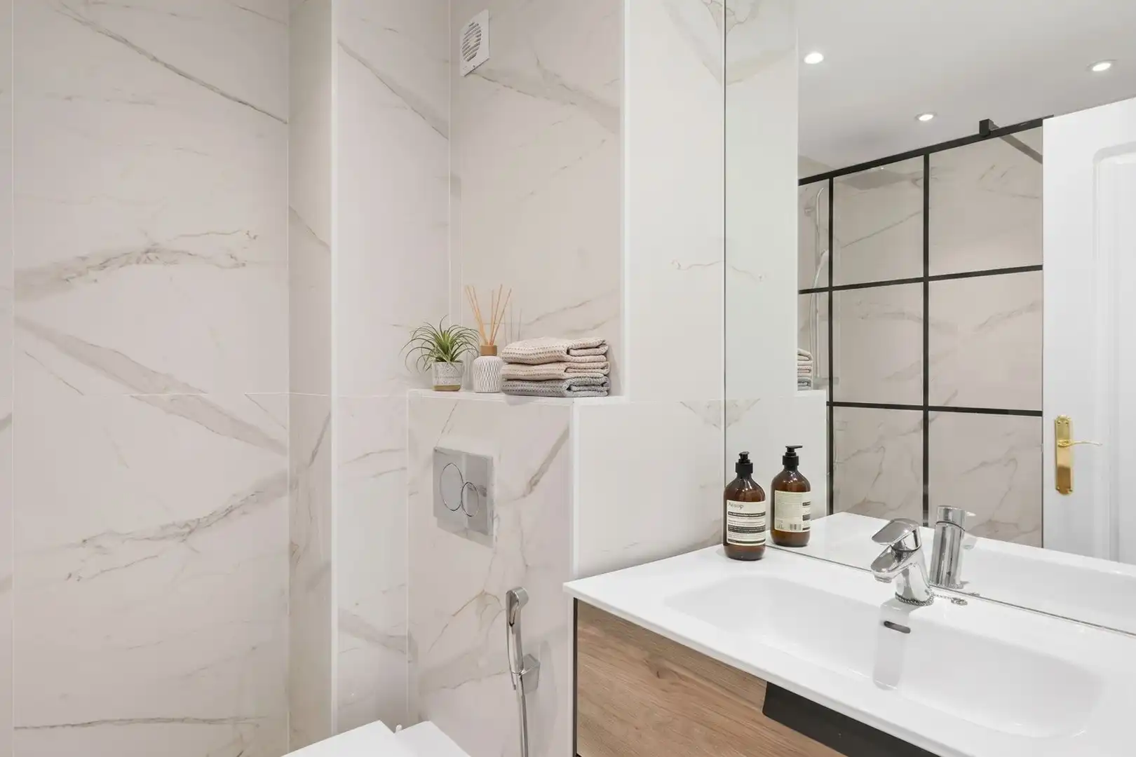 Badezimmer von Dachboden zum Verkauf in Marbella mit Klimaanlage, Terrasse und Abstellraum