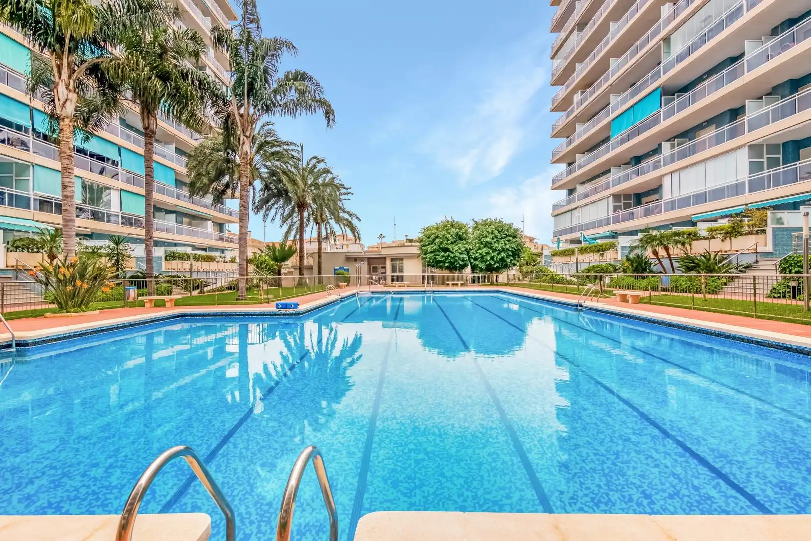 Piscina de Apartamento en venta en Gandia con Aire acondicionado, Calefacción y Jardín privado