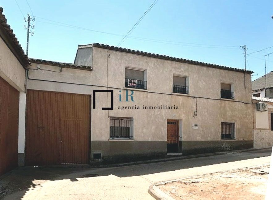 Exterior view of Single-family semi-detached for sale in Los Navalmorales  with Private garden and Terrace
