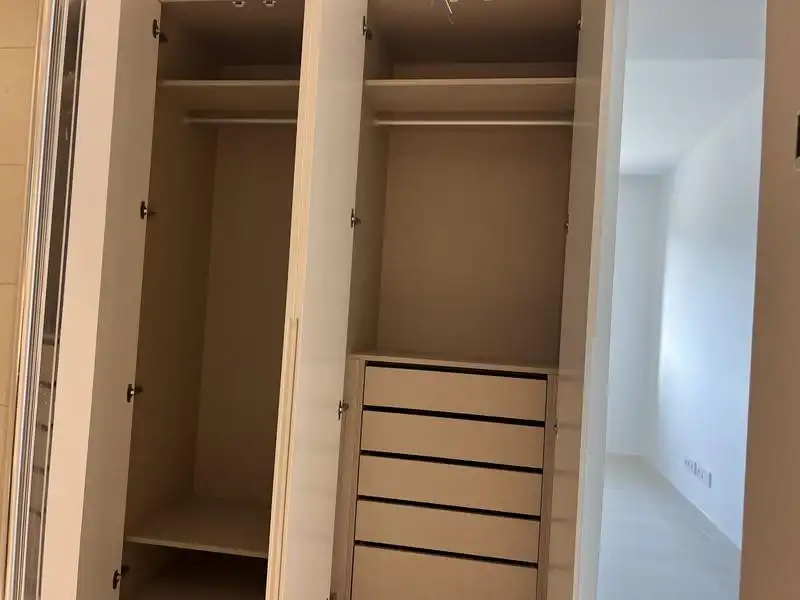 Dormitori de Apartament de lloguer en Fuengirola amb Aire condicionat, Terrassa i Piscina