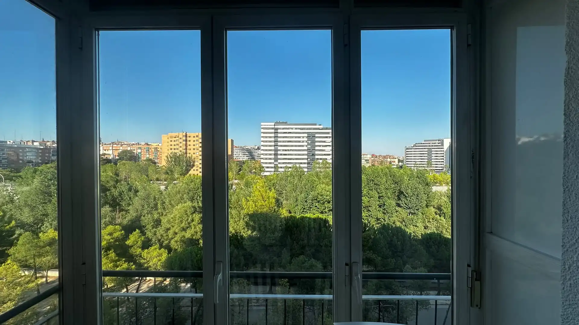 Exterior view of Flat for rent in Madrid  with Heating