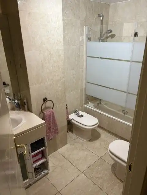 Baño de Piso en venta en Madrid con Calefacción, Trastero y Piscina comunitaria