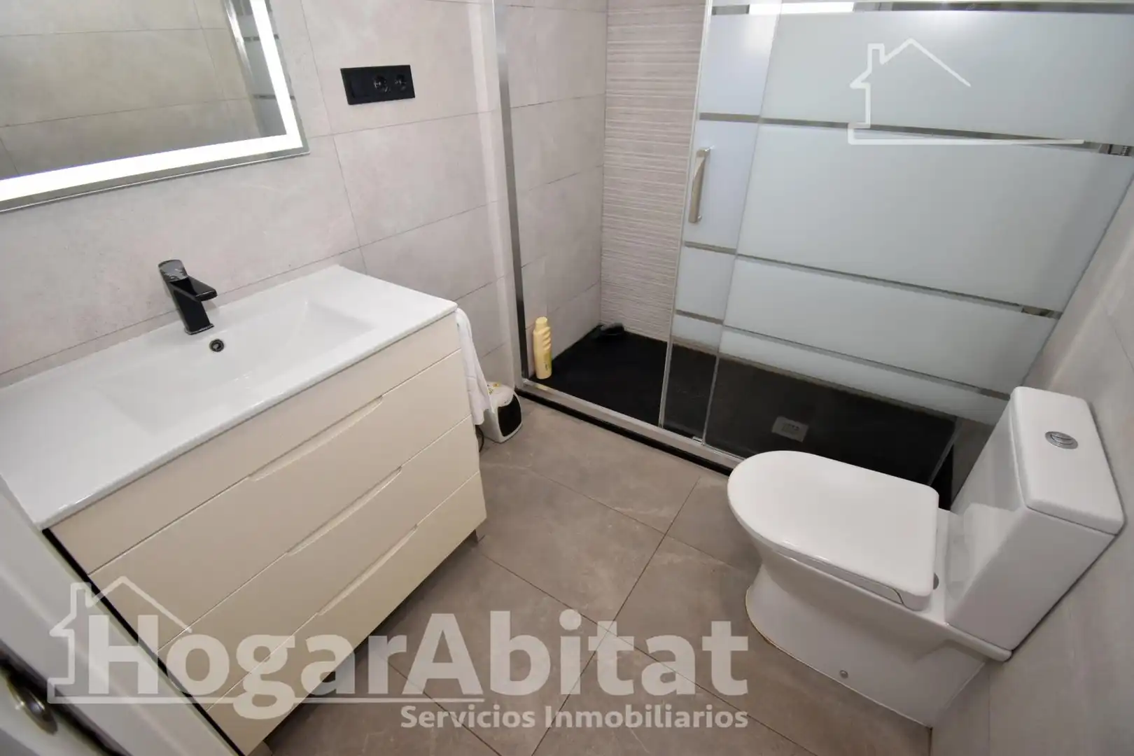 Bany de Pis en venda en Castellón de la Plana / Castelló de la Plana amb Aire condicionat i Terrassa