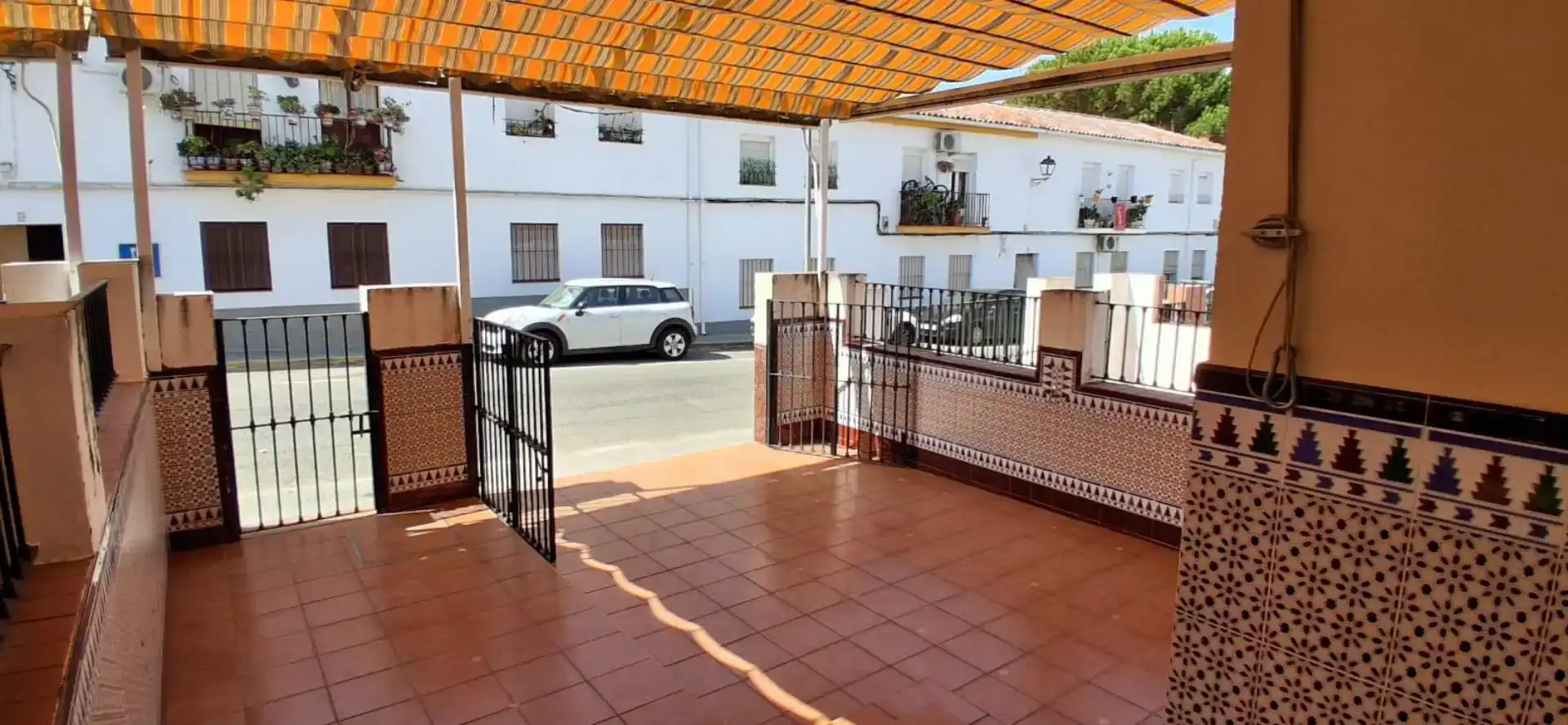 Terrassa de Casa adosada en venda en El Real de la Jara amb Aire condicionat, Jardí privat i Traster