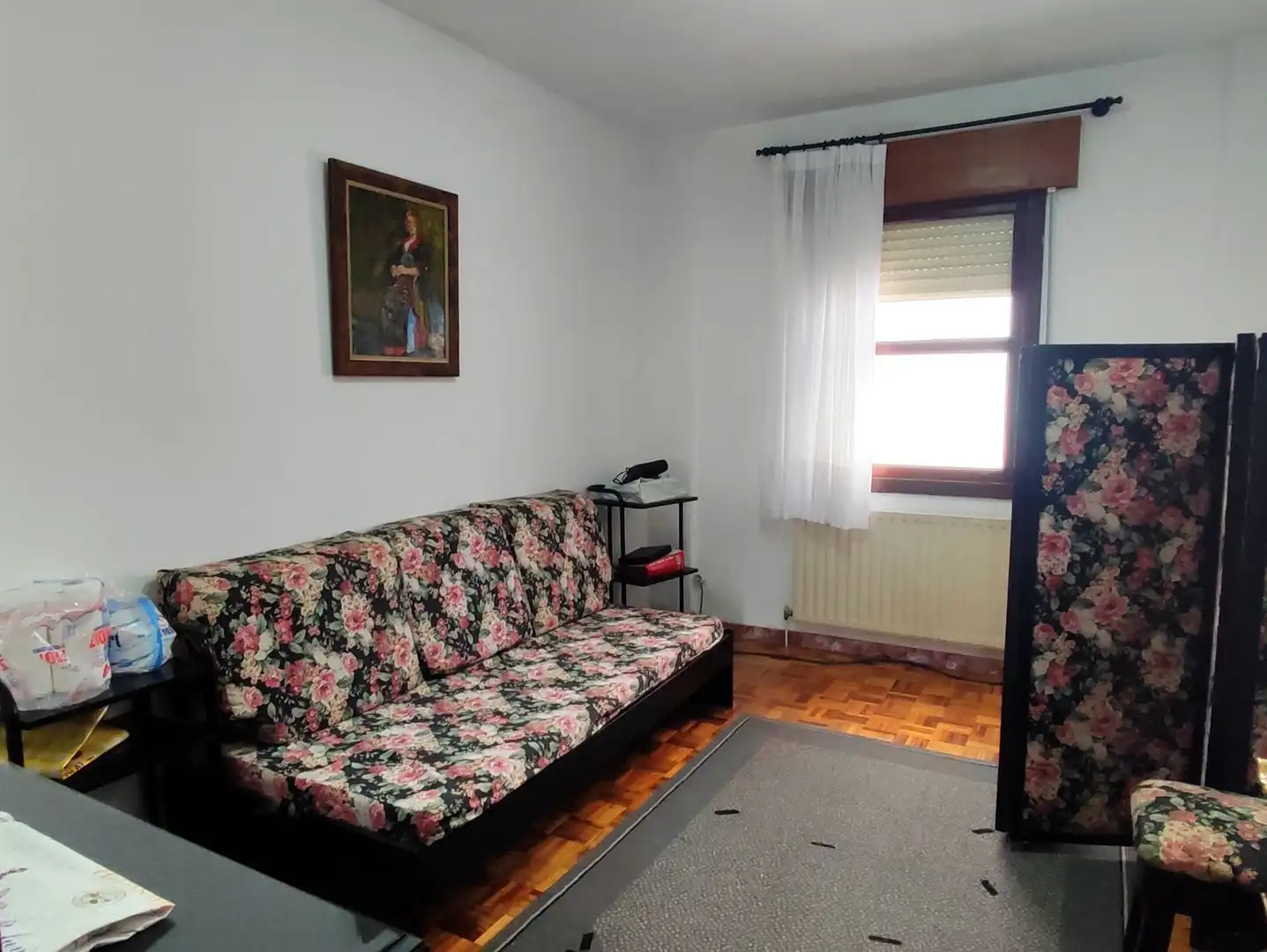 Sala d'estar de Casa o xalet en venda en Carral amb Jardí privat, Terrassa i Moblat