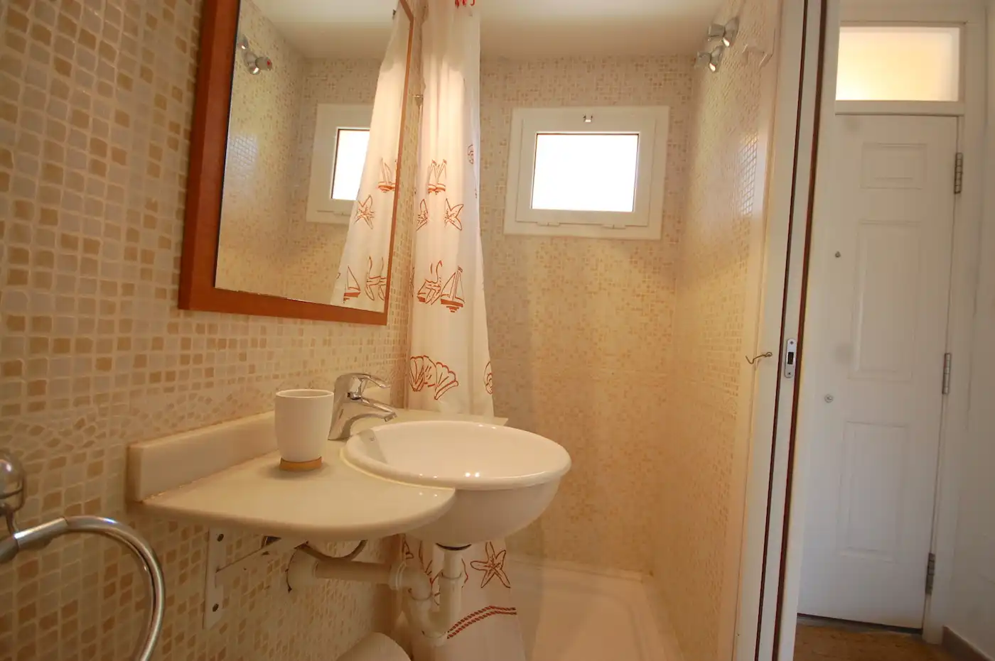 Baño de Casa adosada en venta en L'Escala con Aire acondicionado, Calefacción y Jardín privado