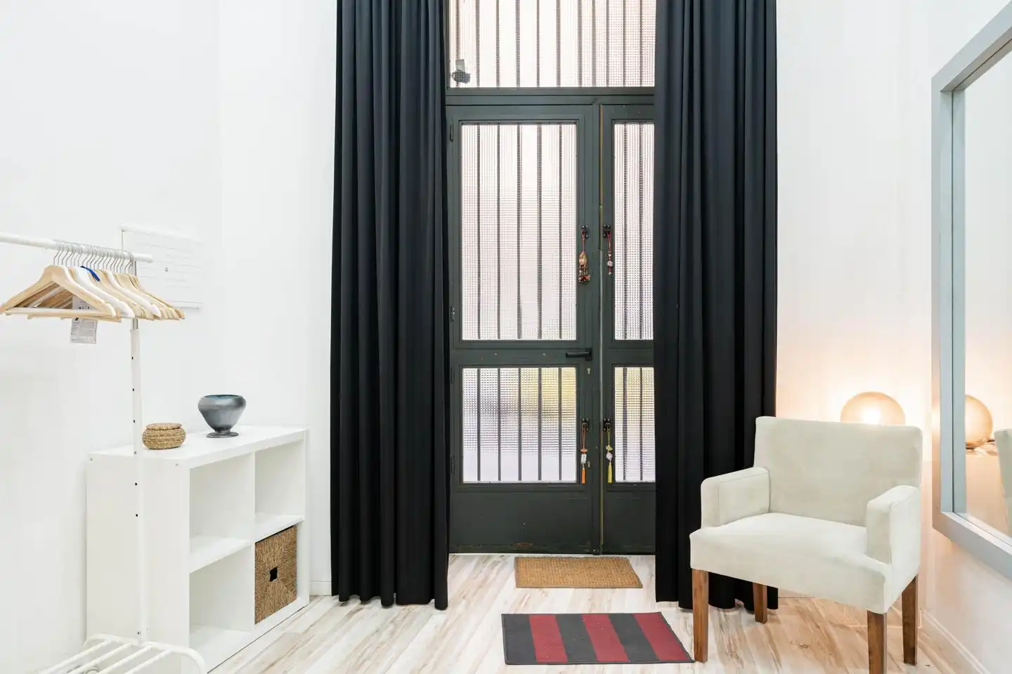 Ground floor for rent in Madrid  with Air Conditioner, Furnished and Internet