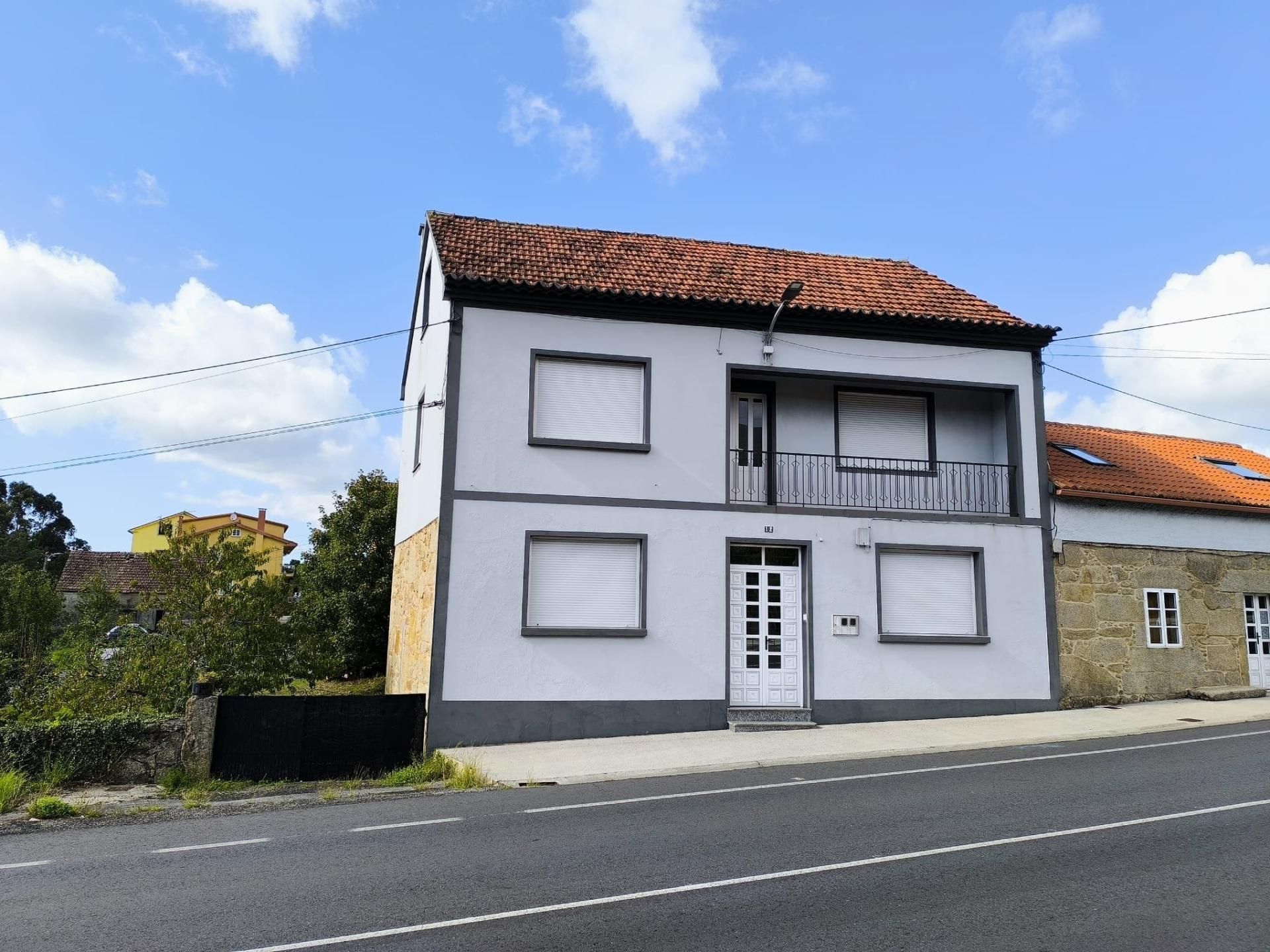 Vista exterior de Casa adosada en venda en Porto do Son amb Calefacció i Balcó