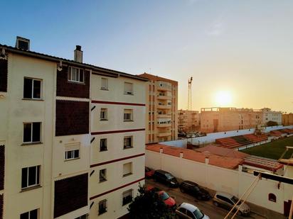 Vista exterior de Pis en venda en Rota amb Terrassa