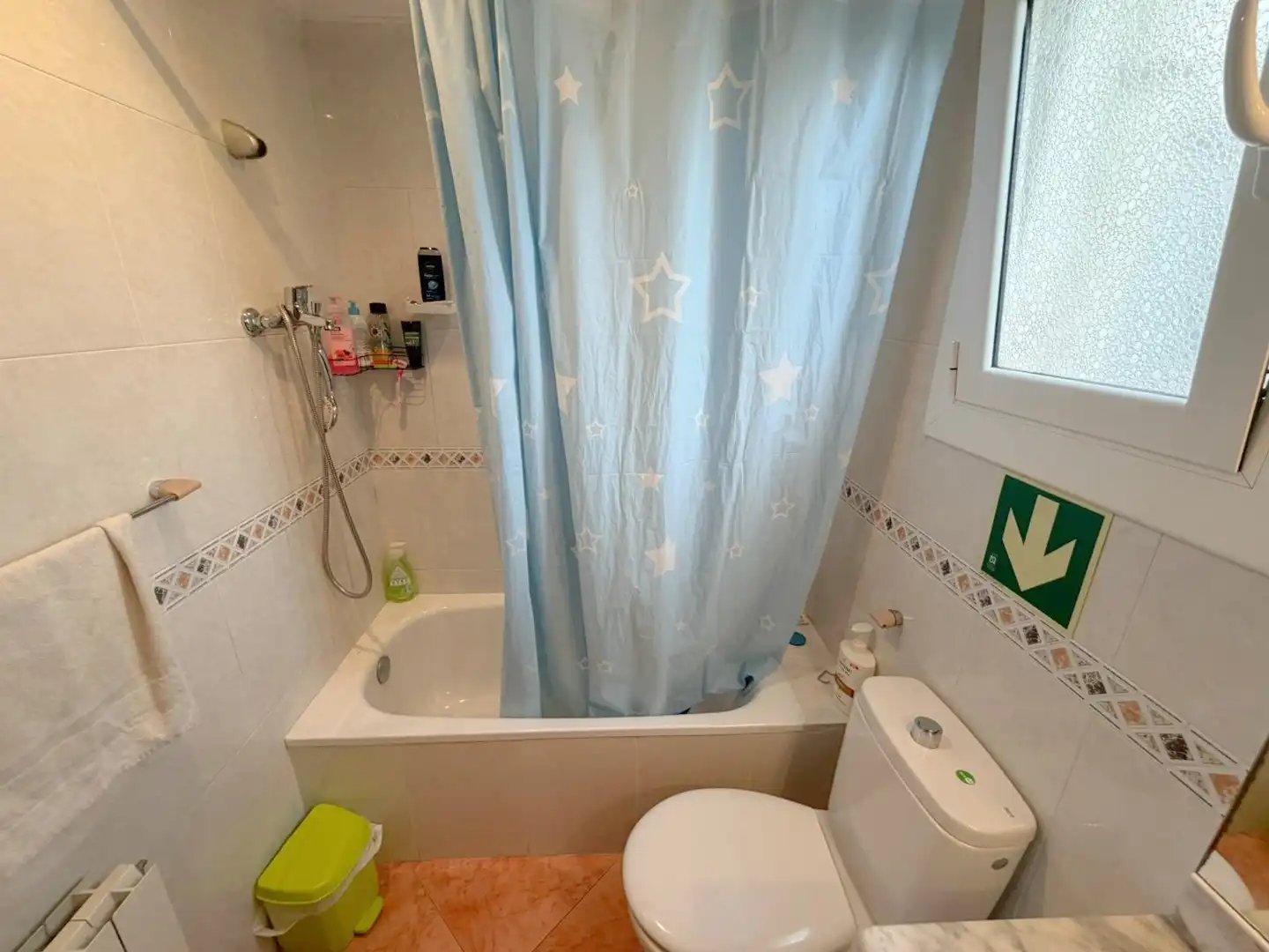 Bathroom of Flat for sale in El Prat de Llobregat  with Air Conditioner, Oven and Balcony
