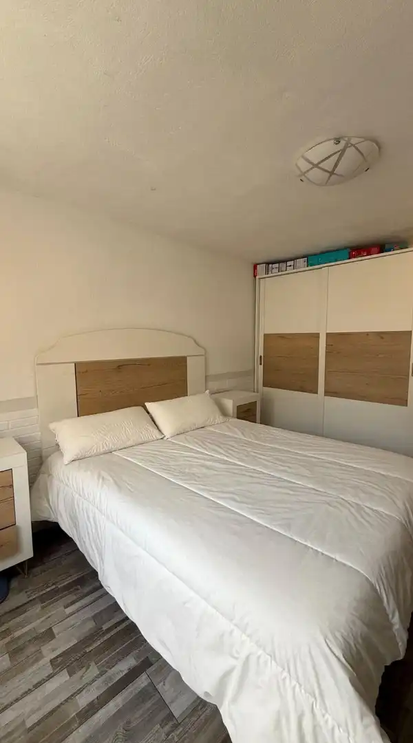 Dormitori de Casa adosada en venda en Cornellà de Llobregat amb Aire condicionat, Calefacció i Terrassa