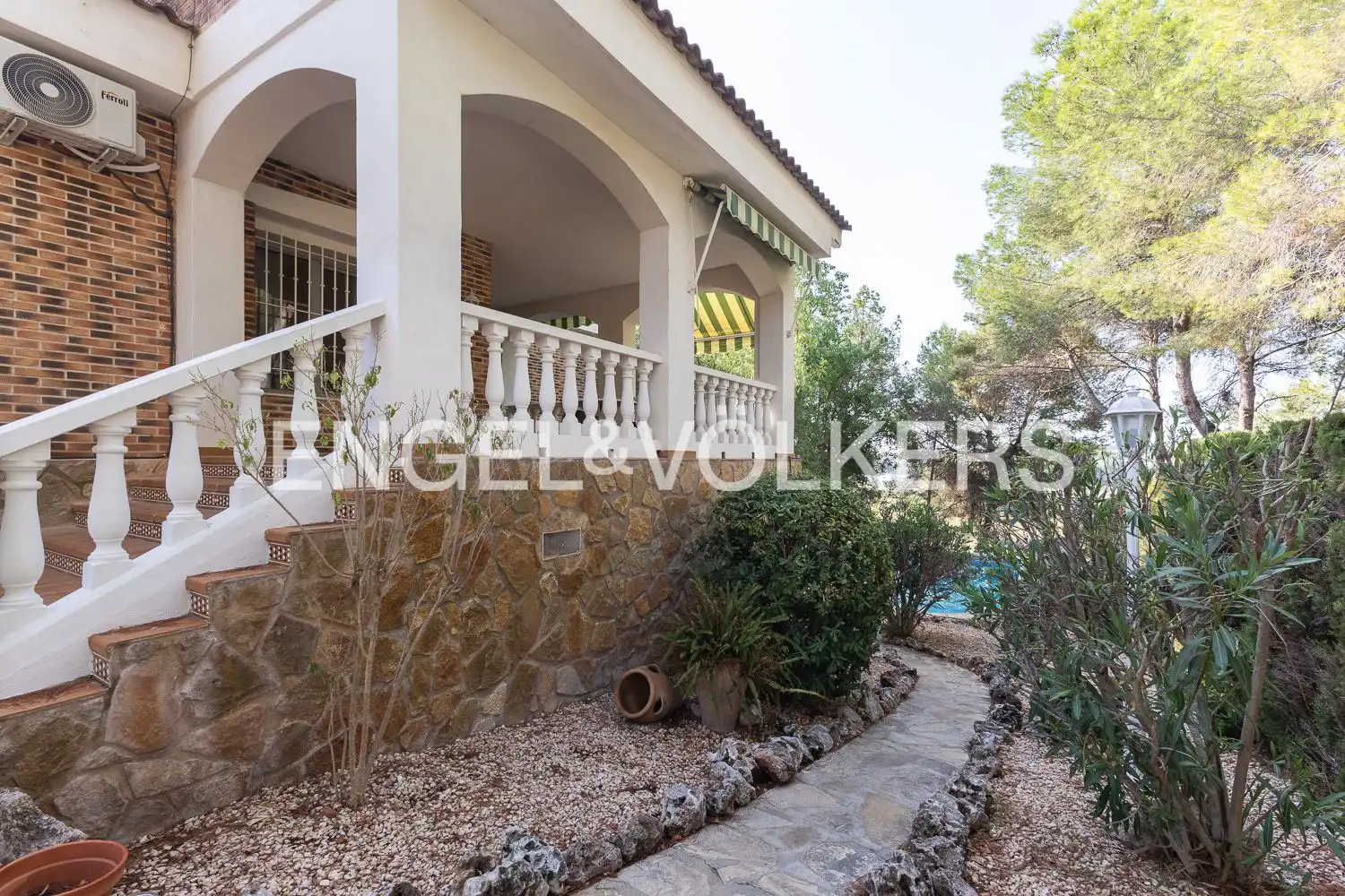 Vista exterior de Casa o chalet de alquiler en Paterna con Aire acondicionado, Calefacción y Jardín privado