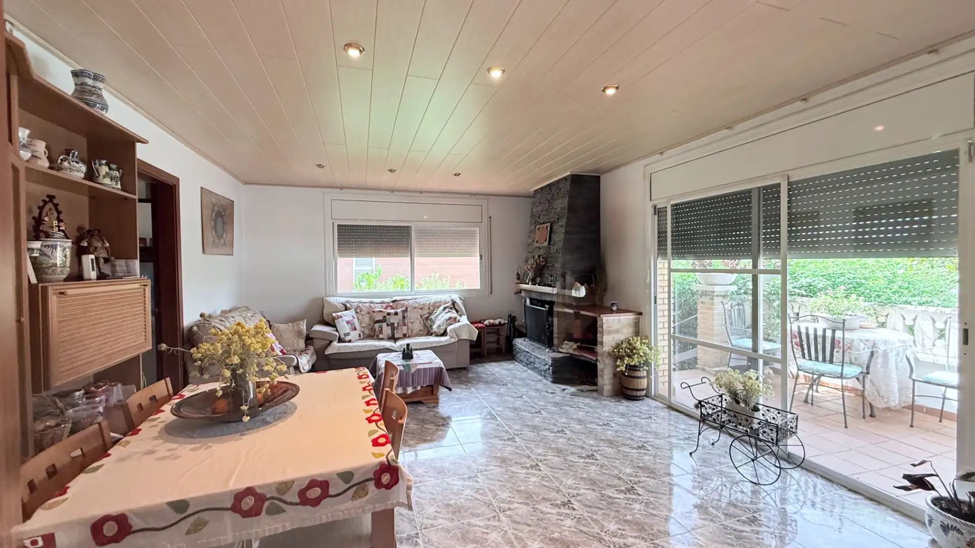 Sala de estar de Casa o chalet en venta en La Torre de Claramunt con Calefacción, Jardín privado y Terraza