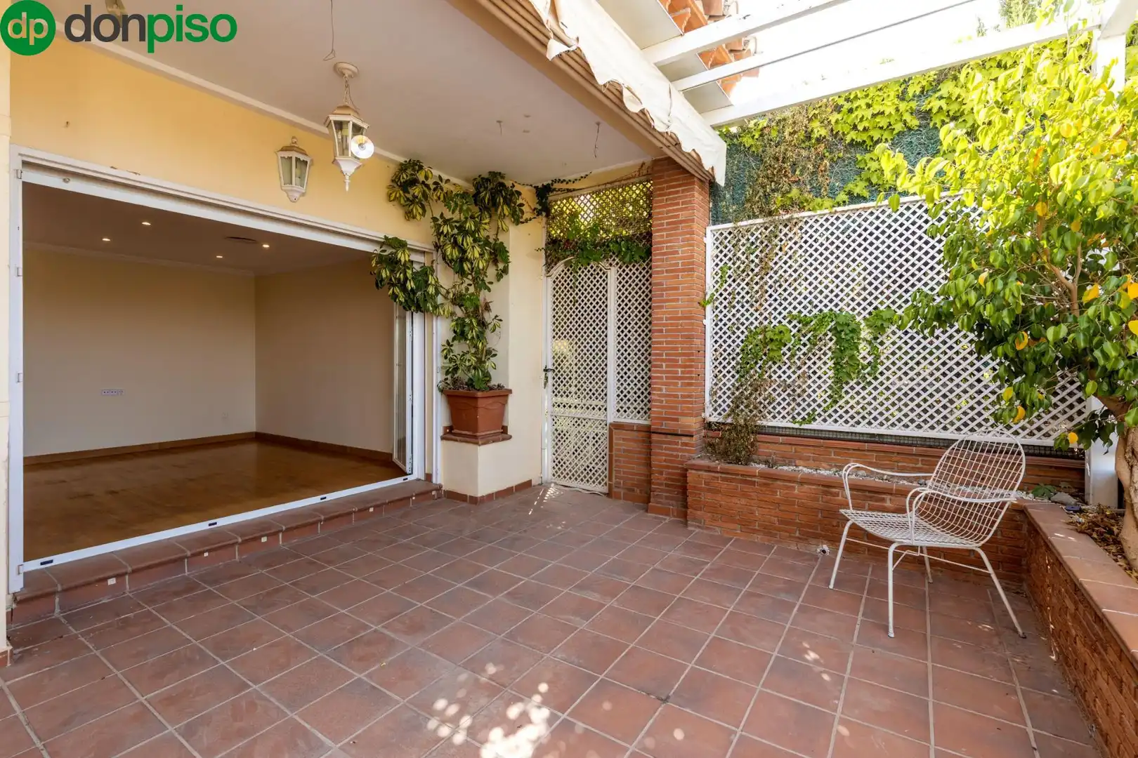 Terrasse von Einfamilien-Reihenhaus zum Verkauf in Granada mit Klimaanlage, Heizung und Terrasse