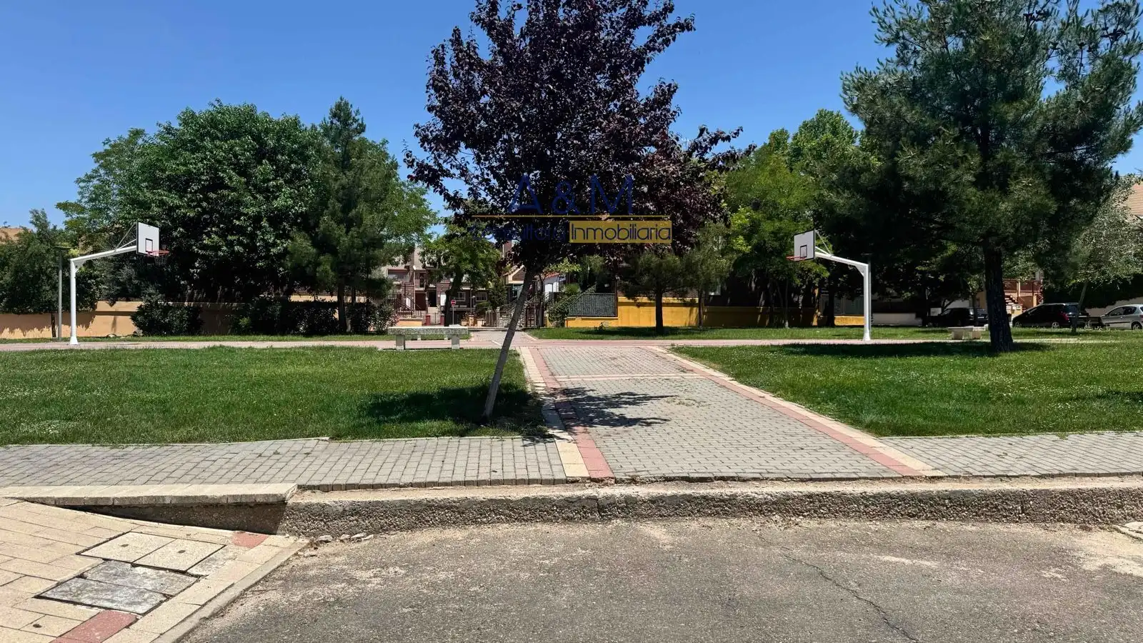 Parking de Casa adosada en venta en Cistérniga con Calefacción, Jardín privado y Terraza