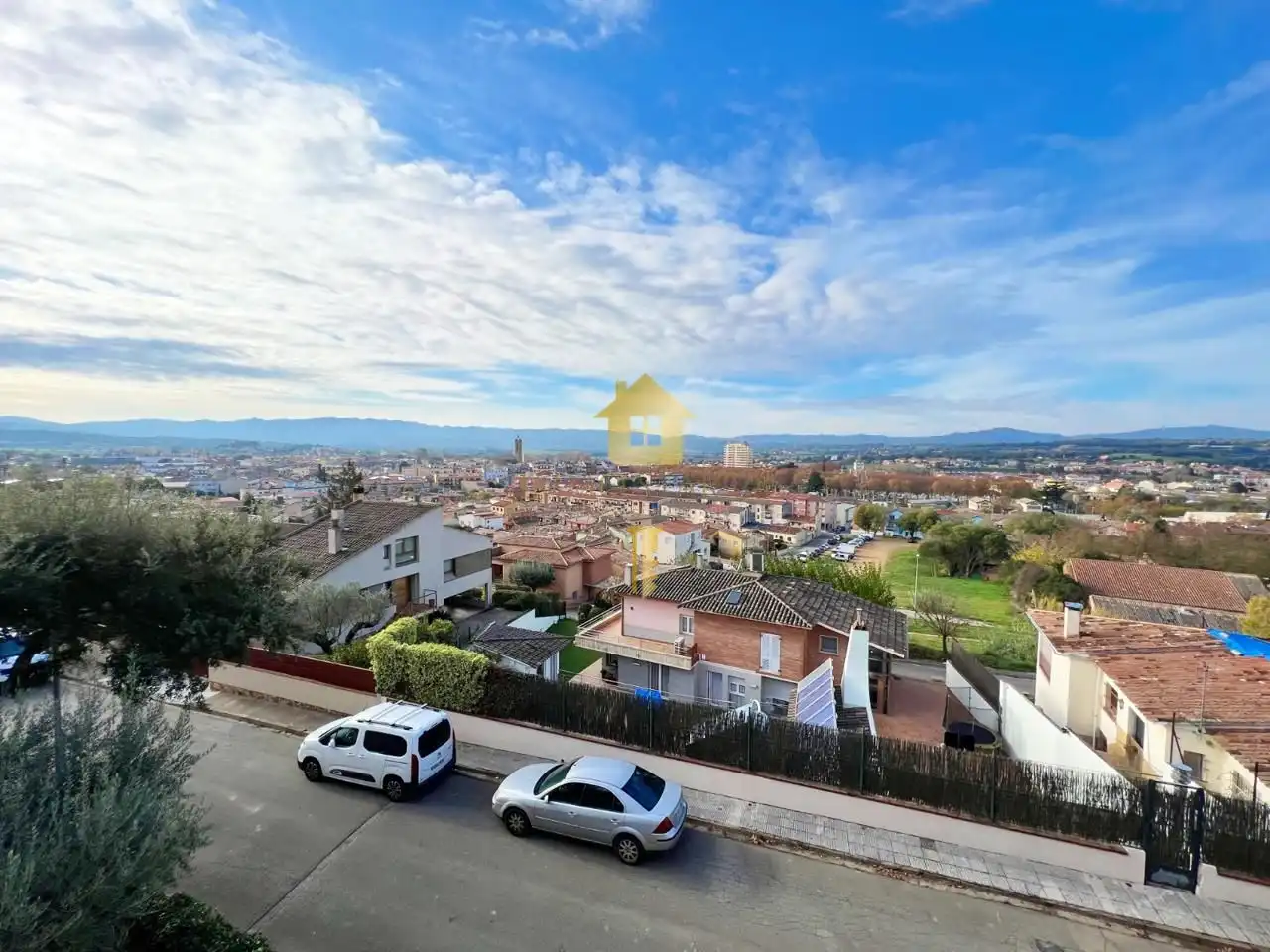 Vista exterior de Casa o xalet en venda en La Bisbal d'Empordà amb Aire condicionat, Jardí privat i Terrassa
