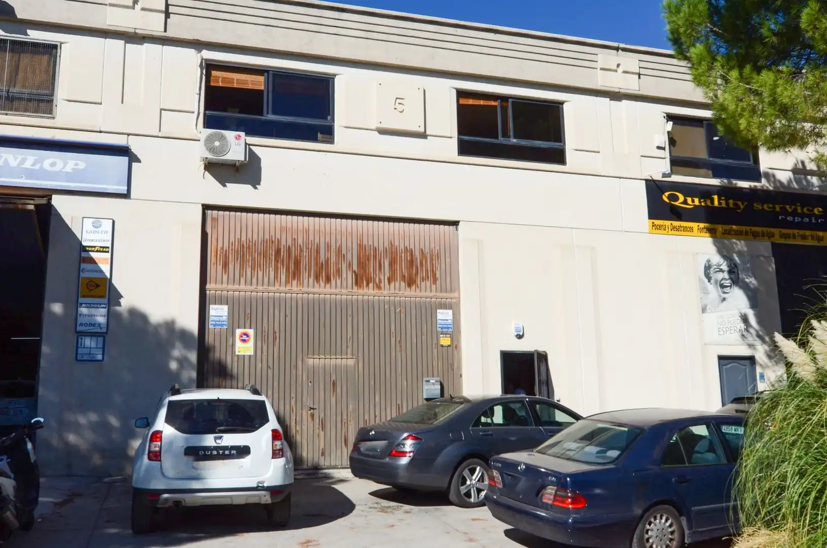 Vista exterior de Nave industrial en venta en Villanueva de la Cañada