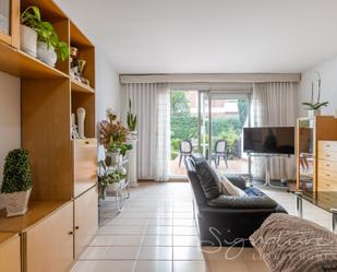 Sala d'estar de Casa adosada en venda en Sant Cugat del Vallès amb Aire condicionat, Calefacció i Jardí privat