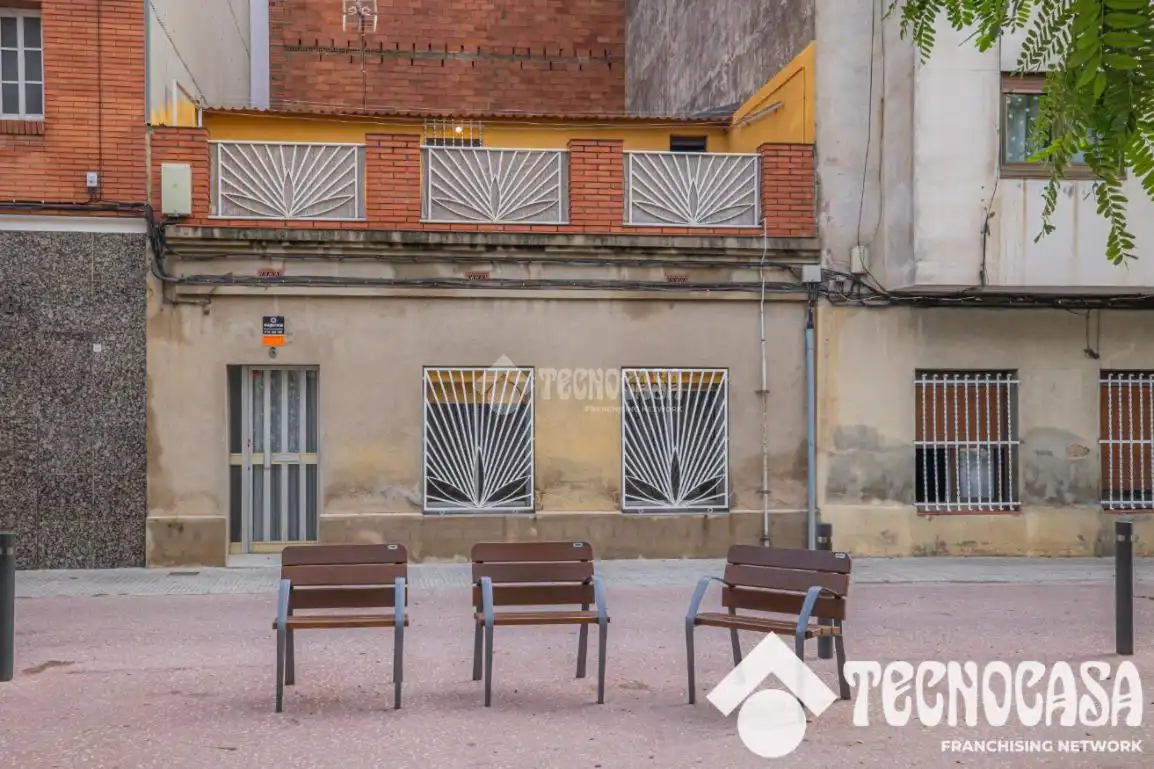 Vista exterior de Casa adosada en venda en Riu Nord