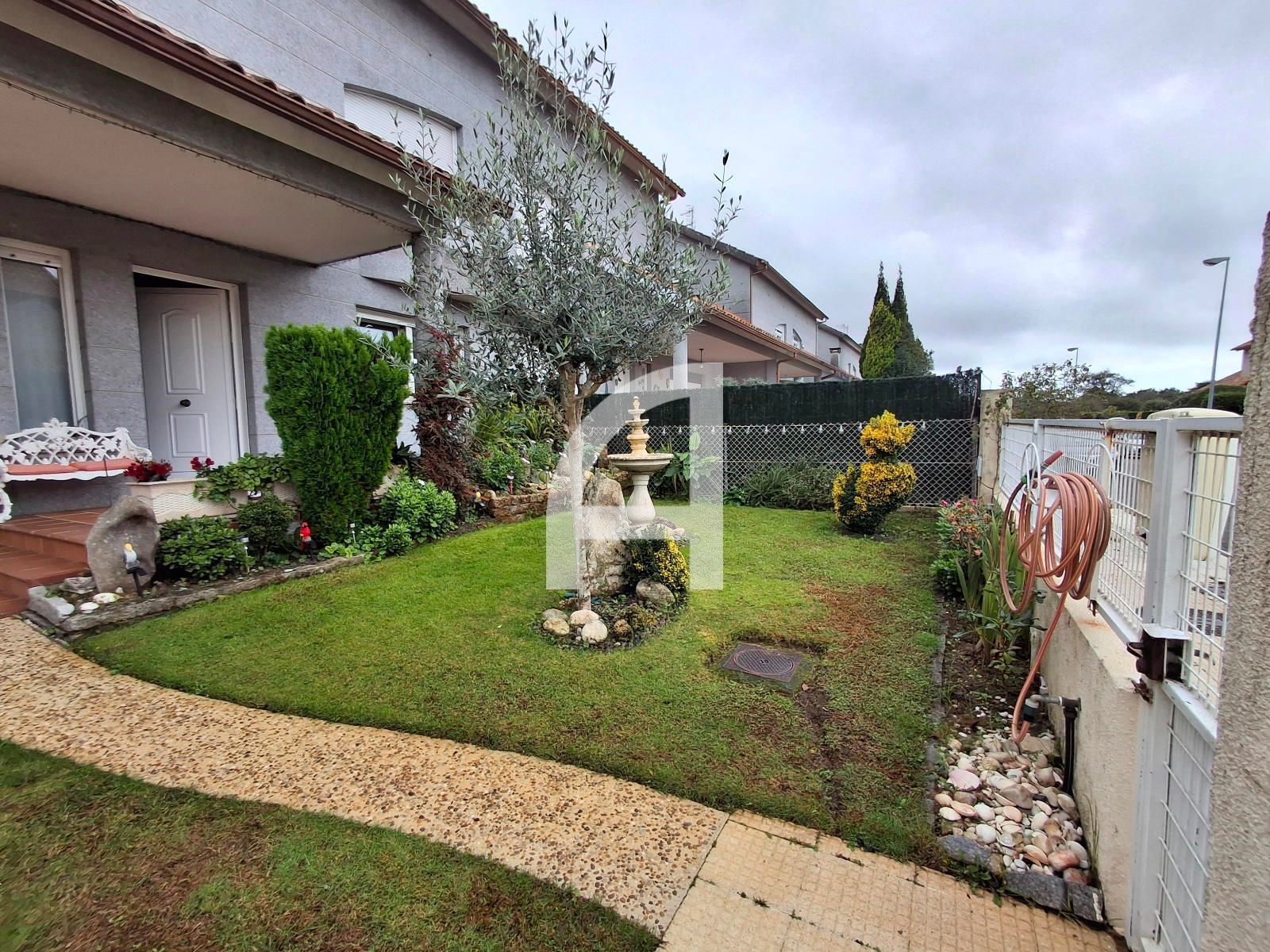 Jardí de Casa o xalet en venda en Gondomar amb Calefacció, Jardí privat i Traster