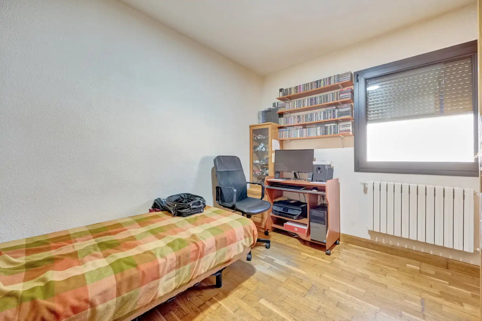 Schlafzimmer von Wohnung zum Verkauf in  Pamplona / Iruña mit Parkett, Terrasse und Abstellraum