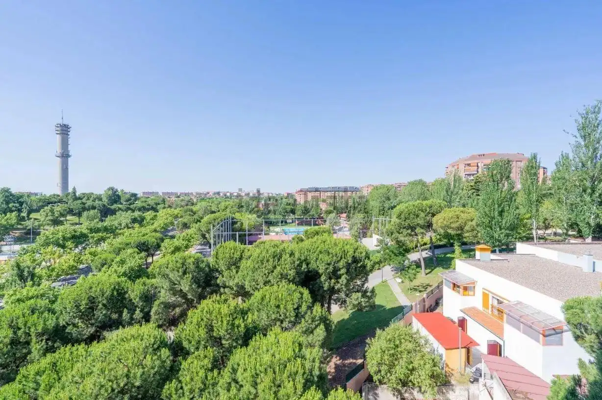 Vista exterior de Dúplex en venta en Tres Cantos con Aire acondicionado y Calefacción