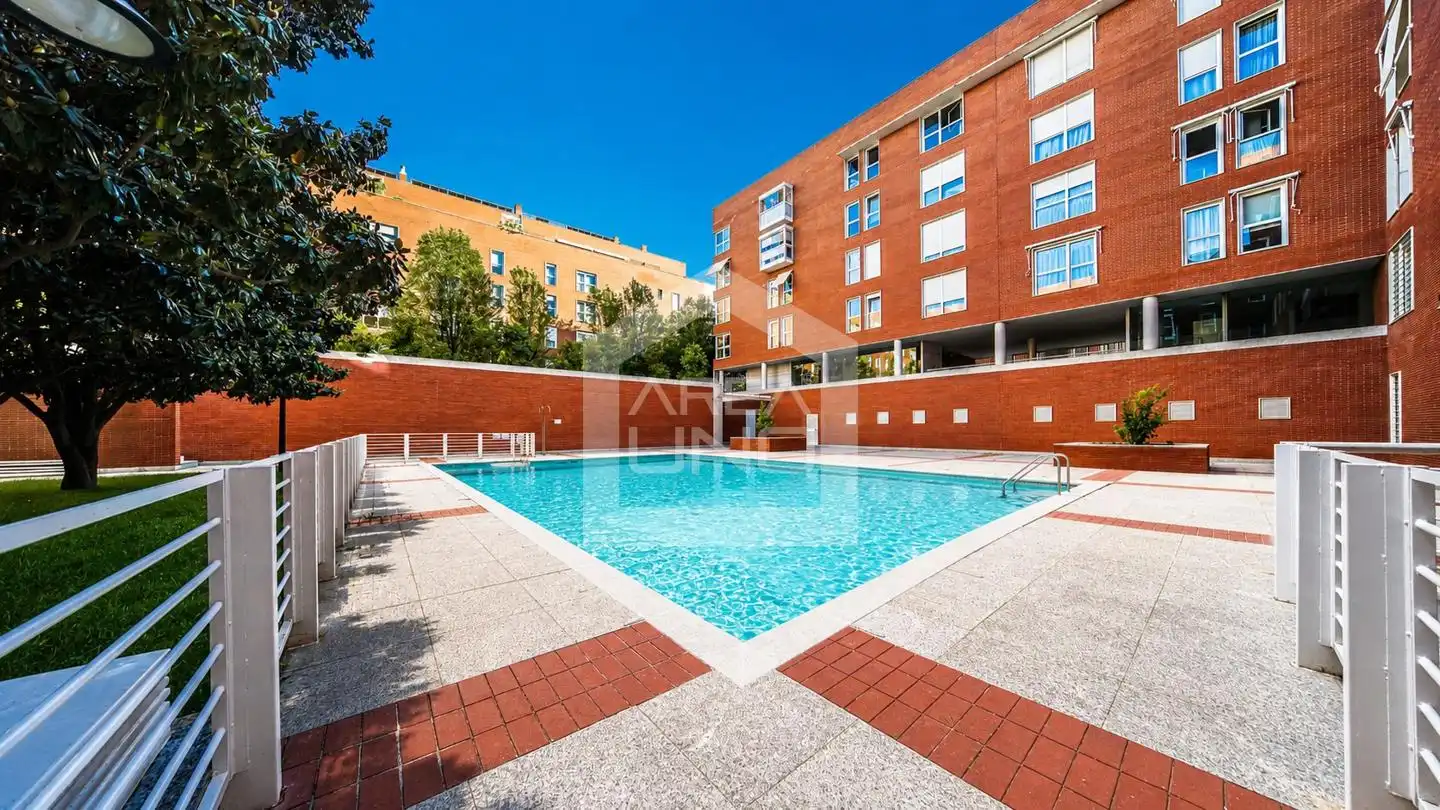 Piscina de Piso en venta en Madrid con Aire acondicionado, Calefacción y Trastero