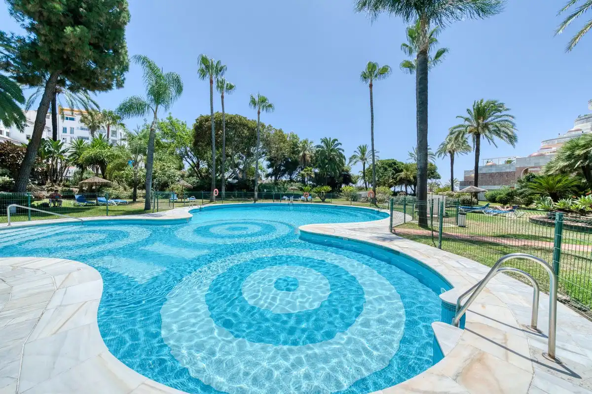 Piscina de Apartament en venda en Marbella amb Aire condicionat, Terrassa i Traster