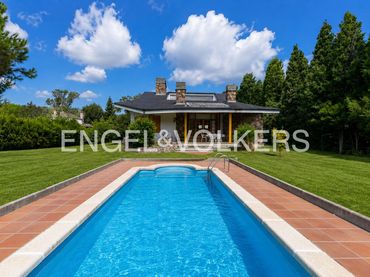 Casa con piscina en venta en Llinars del Vallès