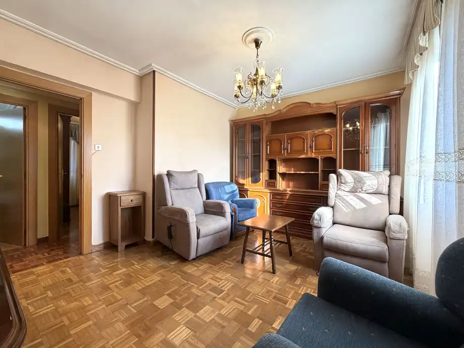 Sala de estar de Piso en venta en Vitoria - Gasteiz con Calefacción, Parquet y Terraza