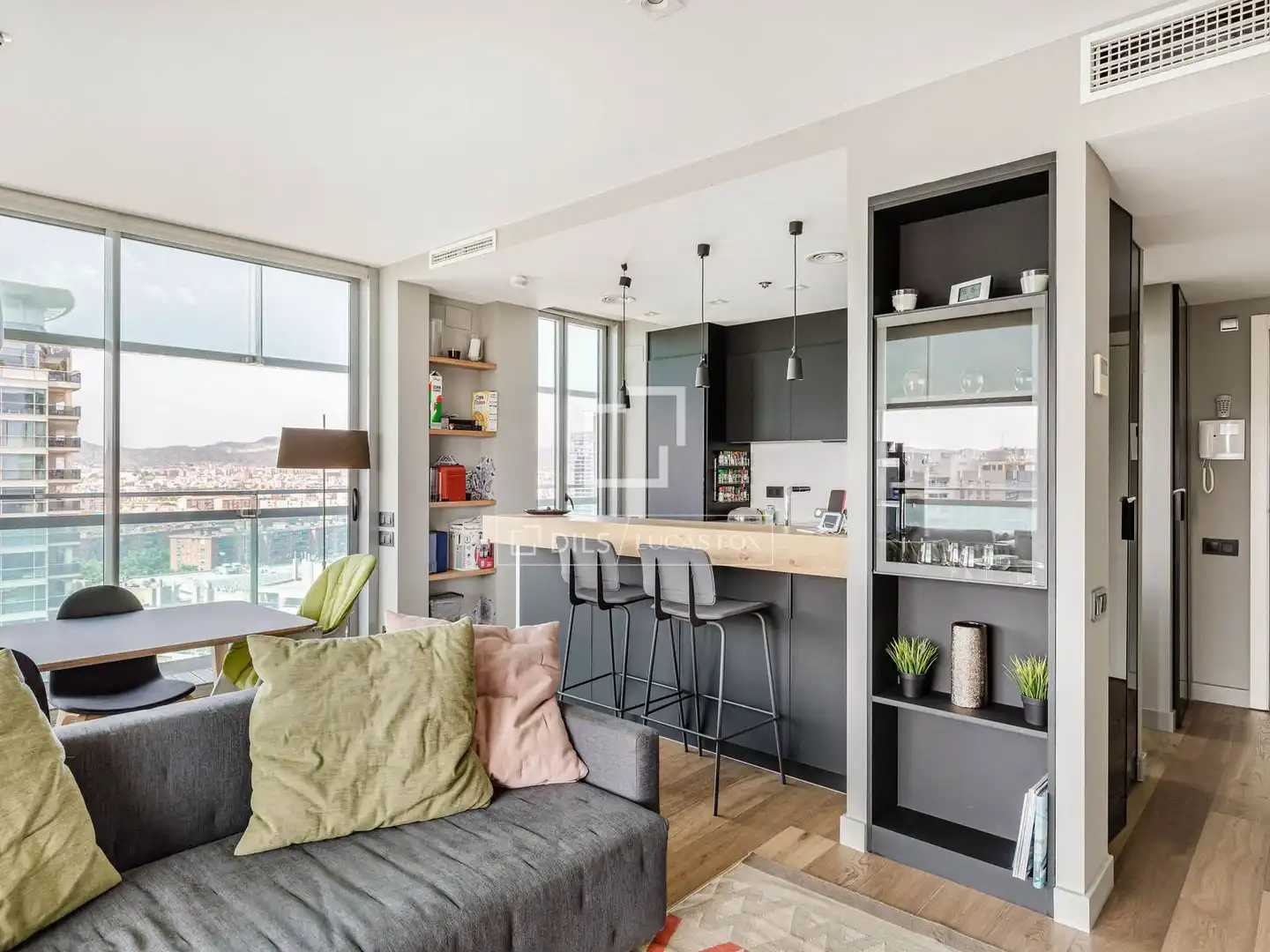 Sala de estar de Piso en venta en Barcelona con Aire acondicionado, Calefacción y Jardín privado