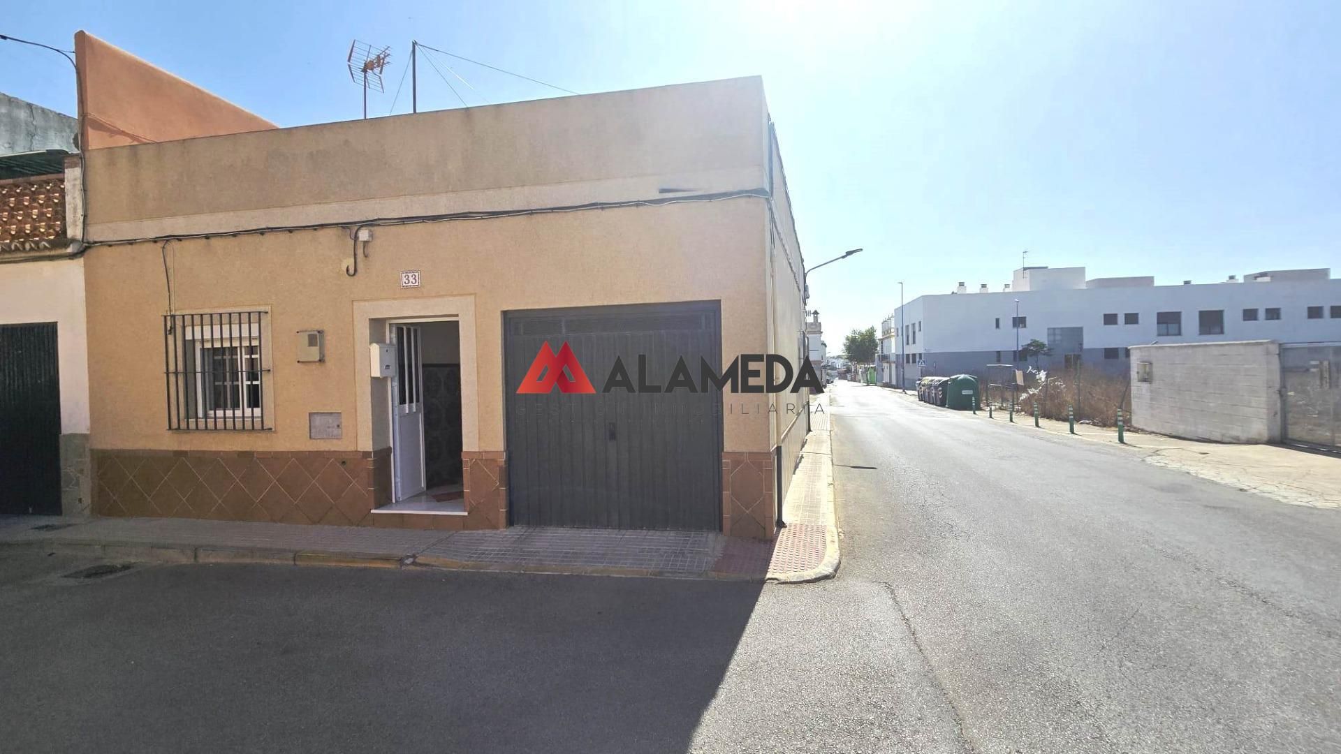 Vista exterior de Casa o xalet en venda en Chiclana de la Frontera amb Aire condicionat