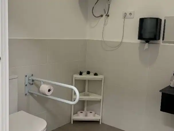 Bathroom of Office for rent in Fuenlabrada  with Air Conditioner, Heating and Furnished