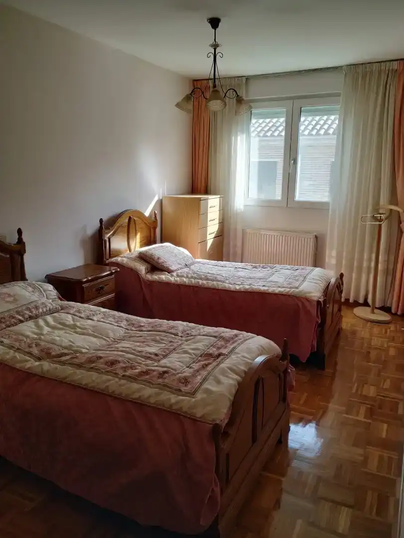 Schlafzimmer von Wohnung zum Verkauf in Villatuerta mit Parkett, Abstellraum und Ofen