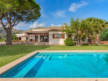 Casa rústica amb piscina en venda a Pollença Poble