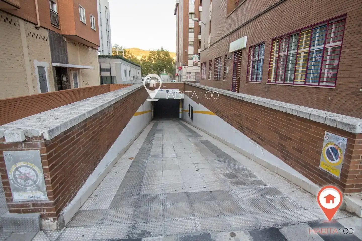 Außenansicht von Garage zum Verkauf in Cuenca