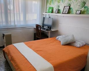 Bedroom of Flat to share in  Barcelona Capital  with Heating and Washing machine