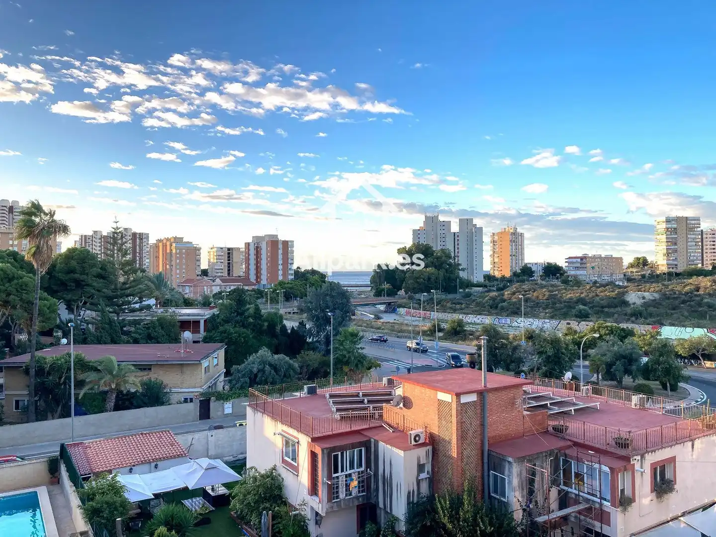 Vista exterior de Pis en venda en Alicante / Alacant amb Terrassa i Moblat
